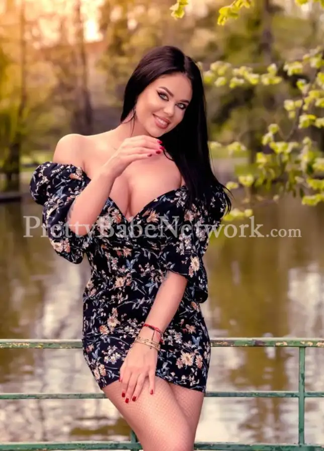 Dominika—Elite Russian Escort in Worli for Pocket-Friendly Services